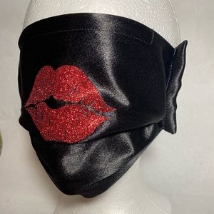 💎🚨Satin Glitter Lip Face Mask🚨💎